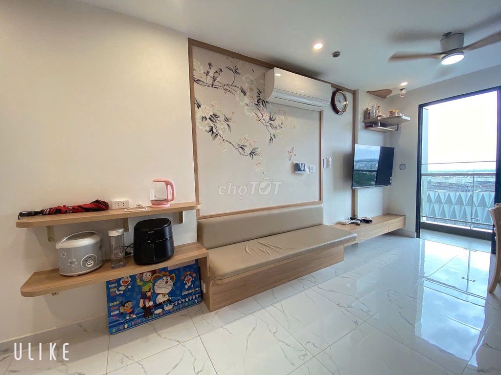 Rent three bedrooms across the street from the vincom.