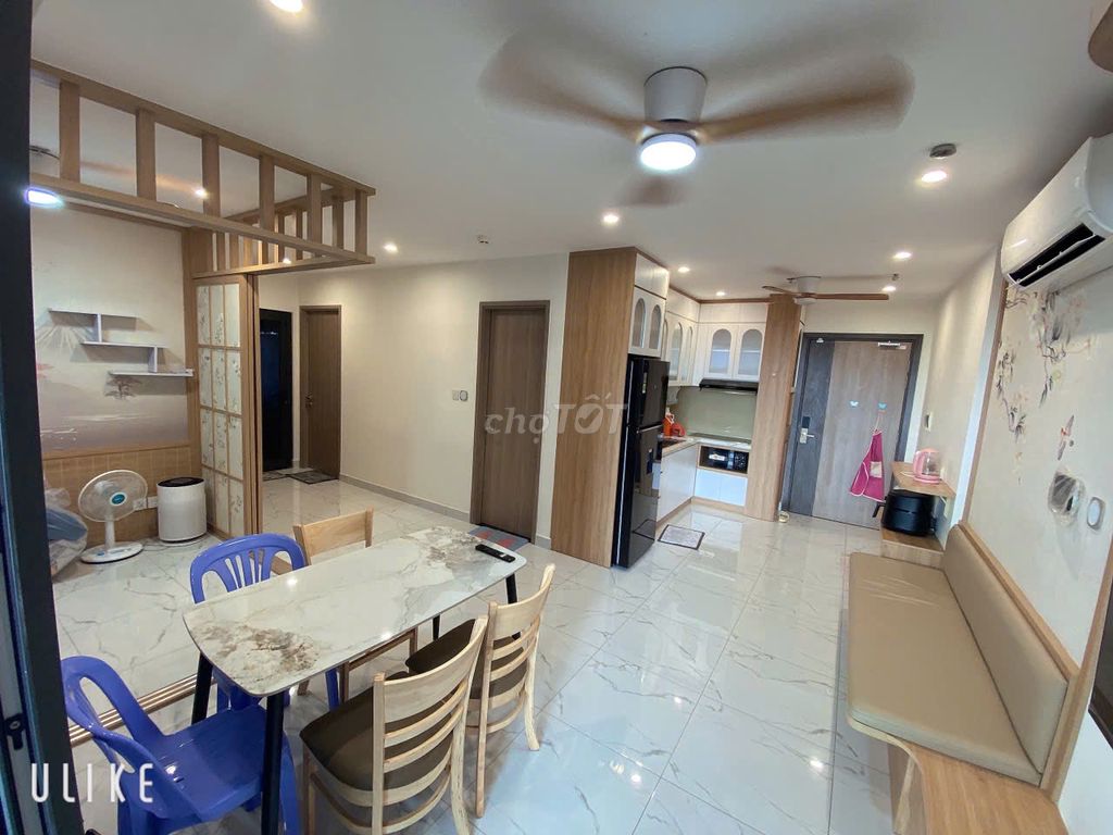 Rent three bedrooms across the street from the vincom.