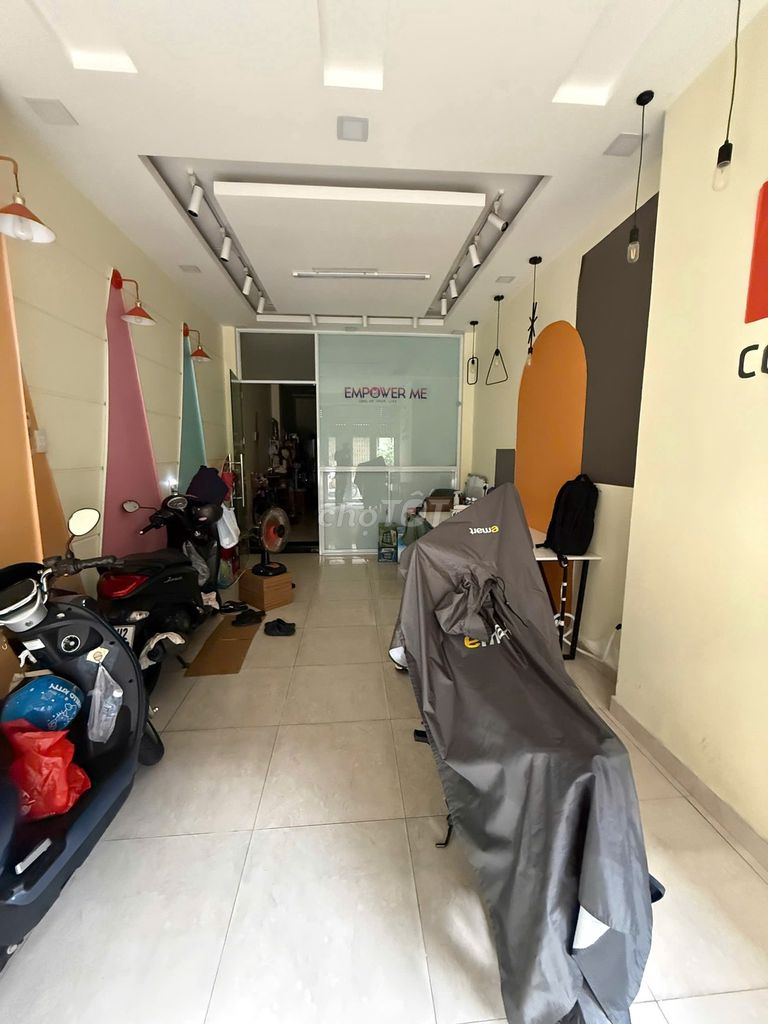 Rendez renter, open office, stay.