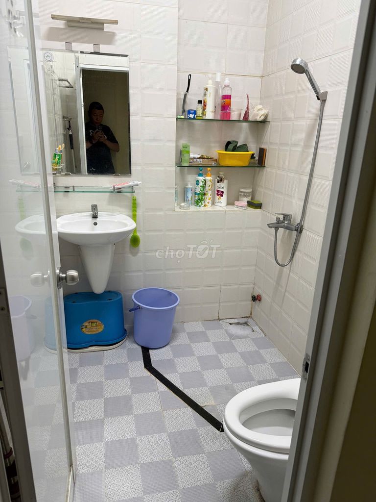 Rendez renter, open office, stay.