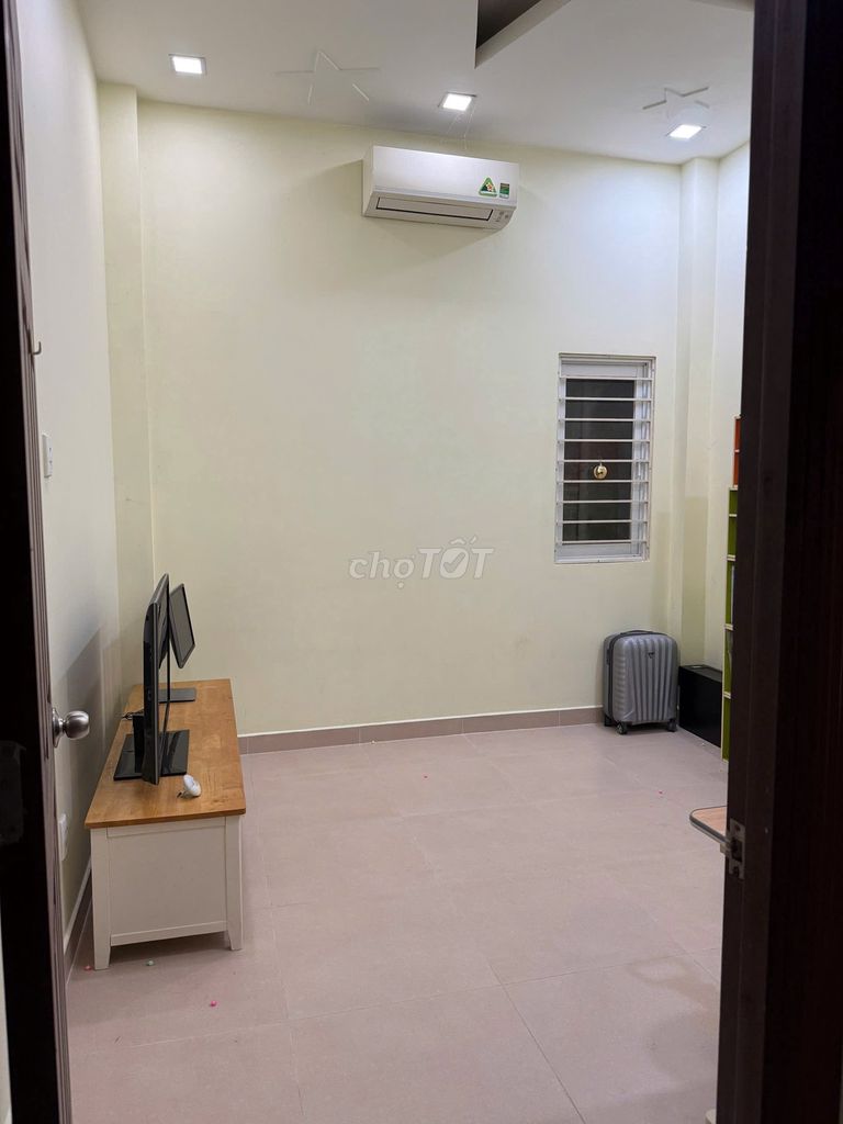 Rendez renter, open office, stay.