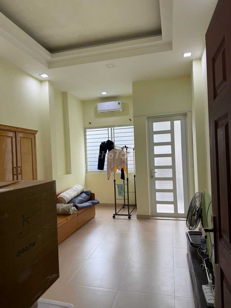 Rendez renter, open office, stay.