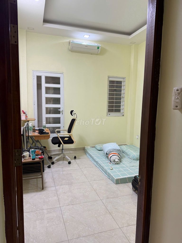 Rendez renter, open office, stay.
