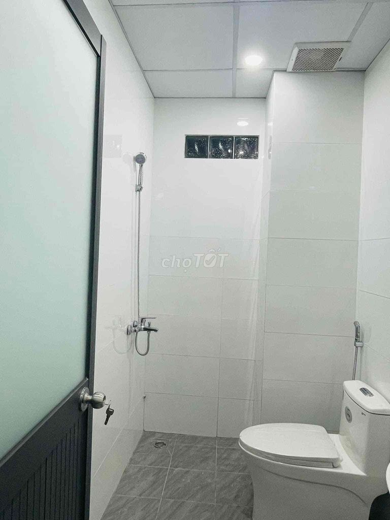 A cheap Tân Phú motel.
