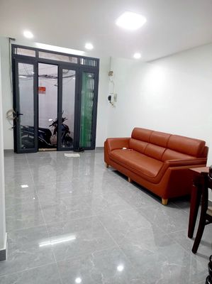 Rent out the Trần Hưng Đạo Original House, near the City Market, 4 bedrooms, 2 toilets