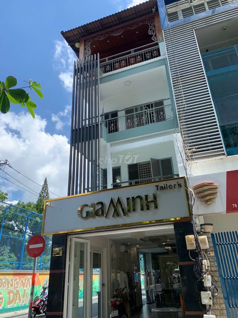 Rent the corner of 78 mm. Security-phan the sidewalk 5 meters 3 floors for 40 million.