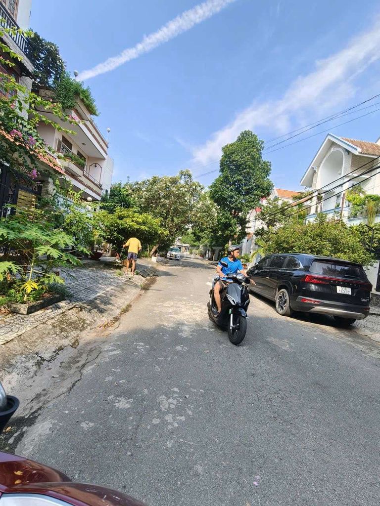 Rent a villa around a 10-foot missile area.