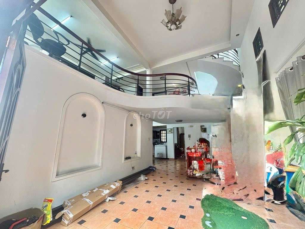 Rent a villa around a 10-foot missile area.
