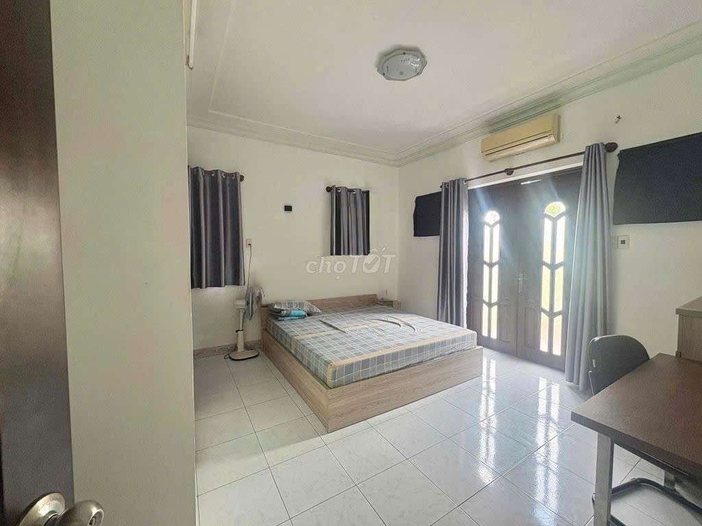 Rent a villa around a 10-foot missile area.