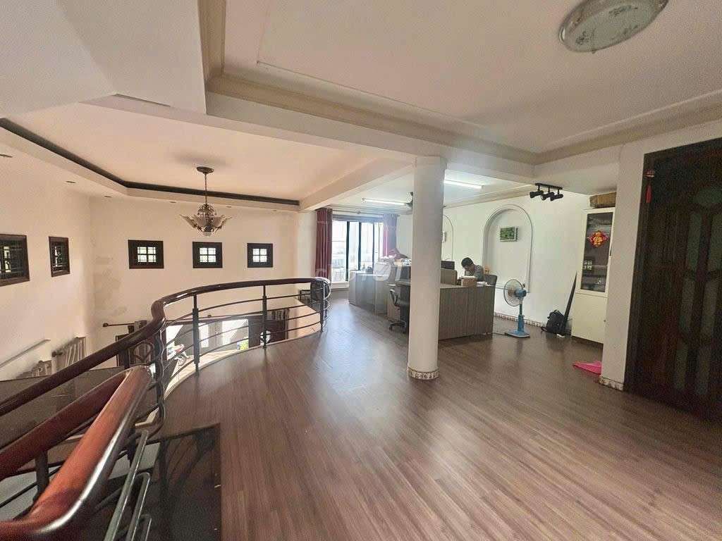 Rent a villa around a 10-foot missile area.