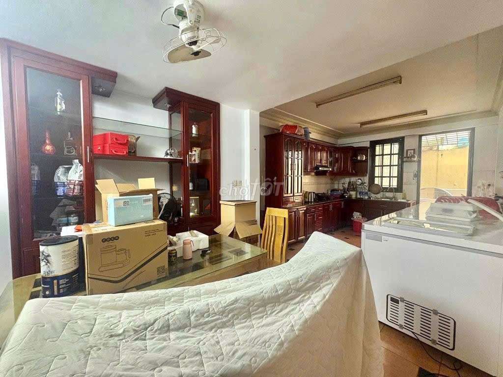 Rent a villa around a 10-foot missile area.