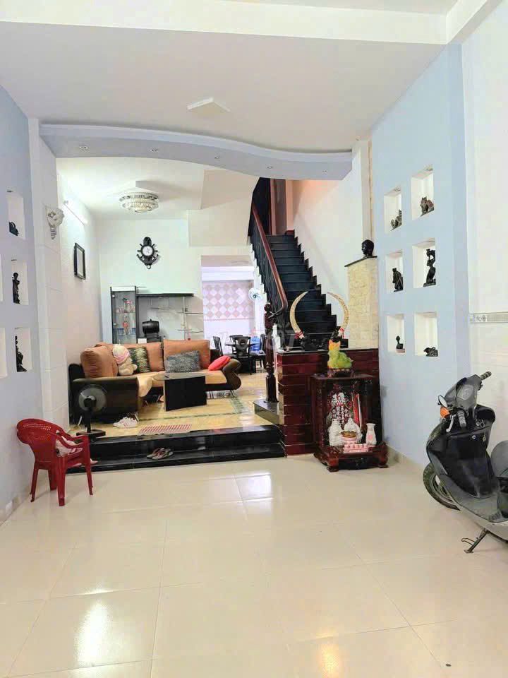 số 9 St., Ra Lo Instruments, 4 x 18 meters, 3/3 plates, furniture.