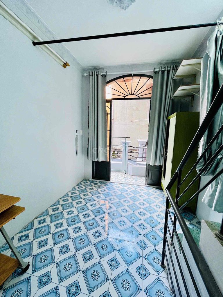 Two floors of ground has two bedrooms. Two bathrooms, middle-aged GHS. Eight, low cost of seven million.
