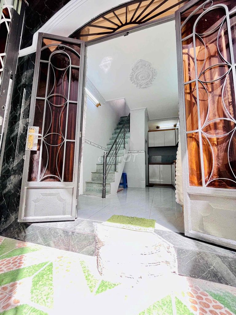 Two floors of ground has two bedrooms. Two bathrooms, middle-aged GHS. Eight, low cost of seven million.