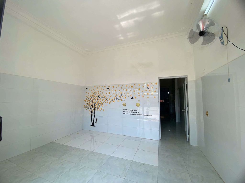 Lê Văn Lương front house, area 5 x 20, one mop, three bedrooms, two toilets.
