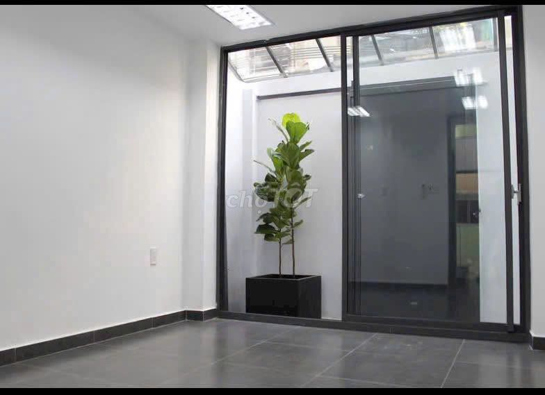 Rent the house, hbg, Phan Đăng Lưu, 5 bedrooms, RRTS 4, Q. Bedroom. Close by. Close to the 4 bedrooms