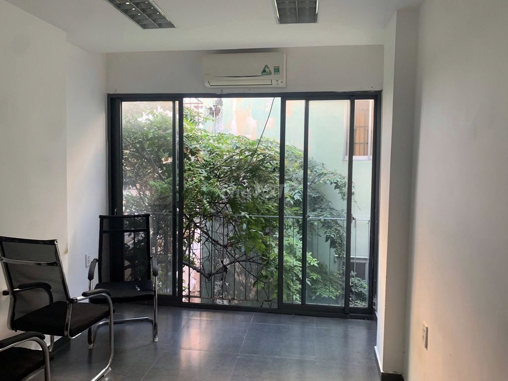 Rent the house, hbg, Phan Đăng Lưu, 5 bedrooms, RRTS 4, Q. Bedroom. Close by. Close to the 4 bedrooms