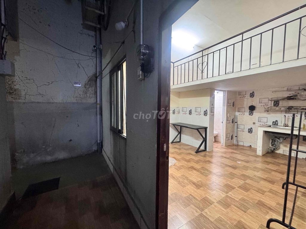 The guard is 30 meters tall, air conditioning - free all expenses only 3/4 k