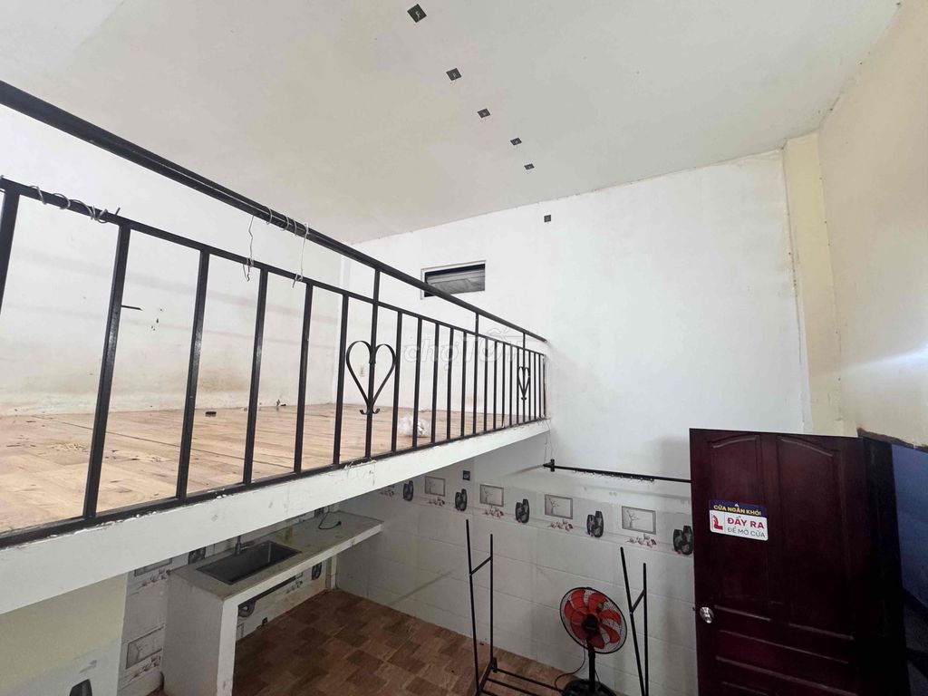 The guard is 30 meters tall, air conditioning - free all expenses only 3/4 k