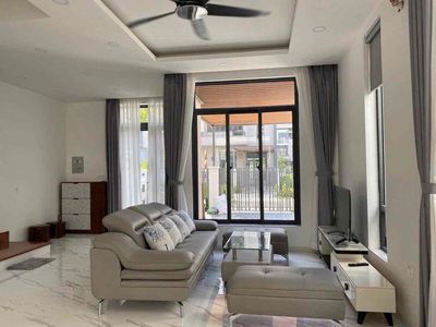 Rent a three-story Asian Park Royal Park at 27 million worth of furniture
