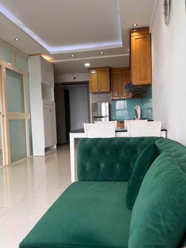 apartment 50 m2; Two bedrooms full of furniture in the shape of a mound near