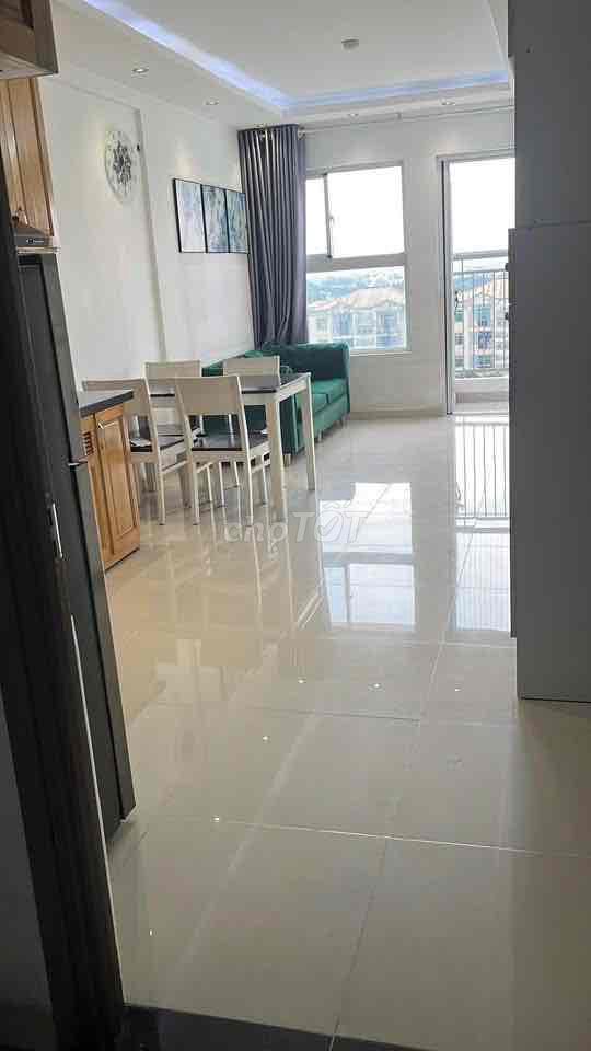 apartment 50 m2; Two bedrooms full of furniture in the shape of a mound near