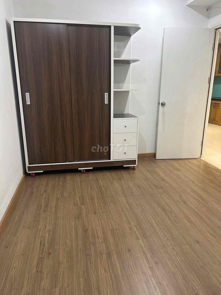 apartment 50 m2; Two bedrooms full of furniture in the shape of a mound near