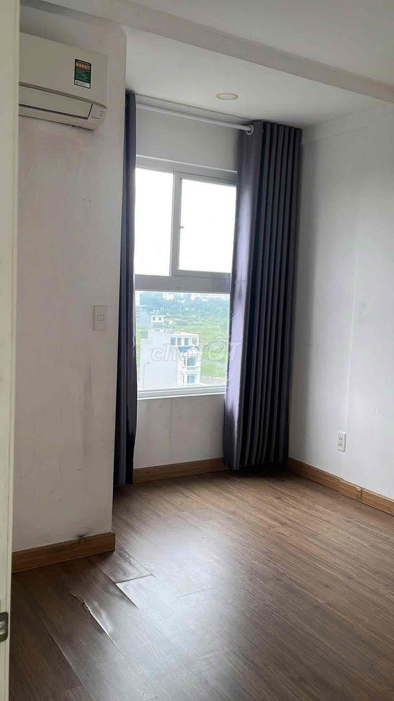apartment 50 m2; Two bedrooms full of furniture in the shape of a mound near