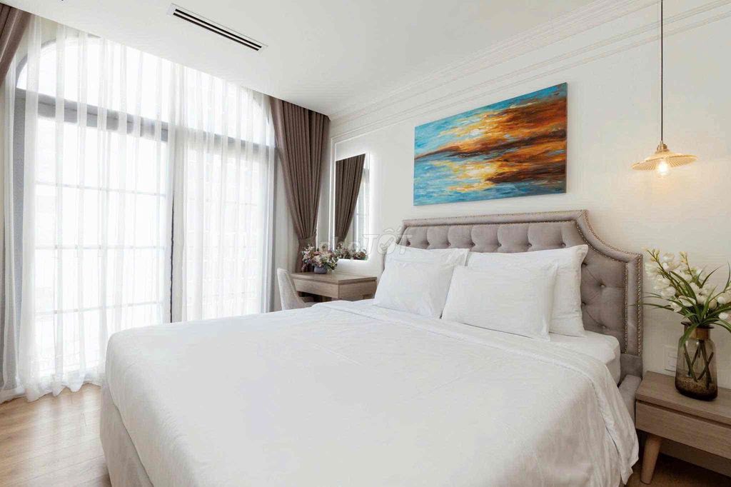 A favor to free service suite full fee to check-in guests in October.