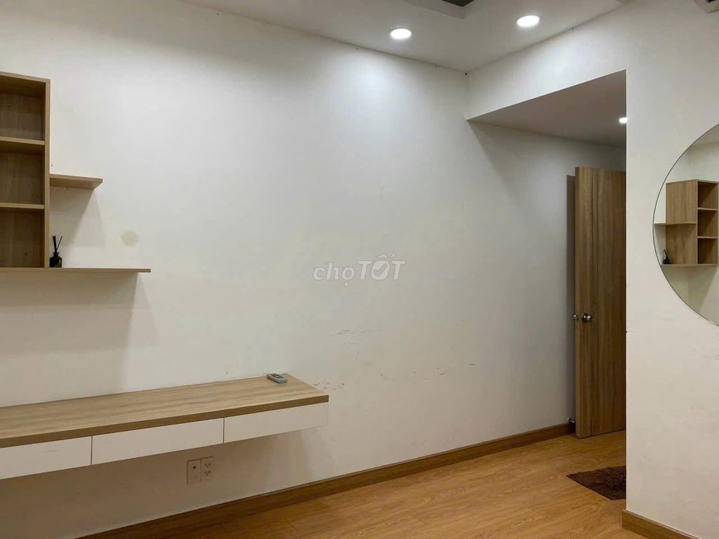 Renting Pisco apartment. Thạnh Xuân 13. District 12: Two bedrooms, ntcb. Eight million.