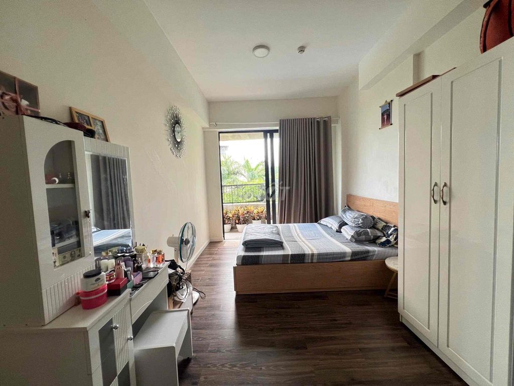 Three bedrooms for rent, good price.