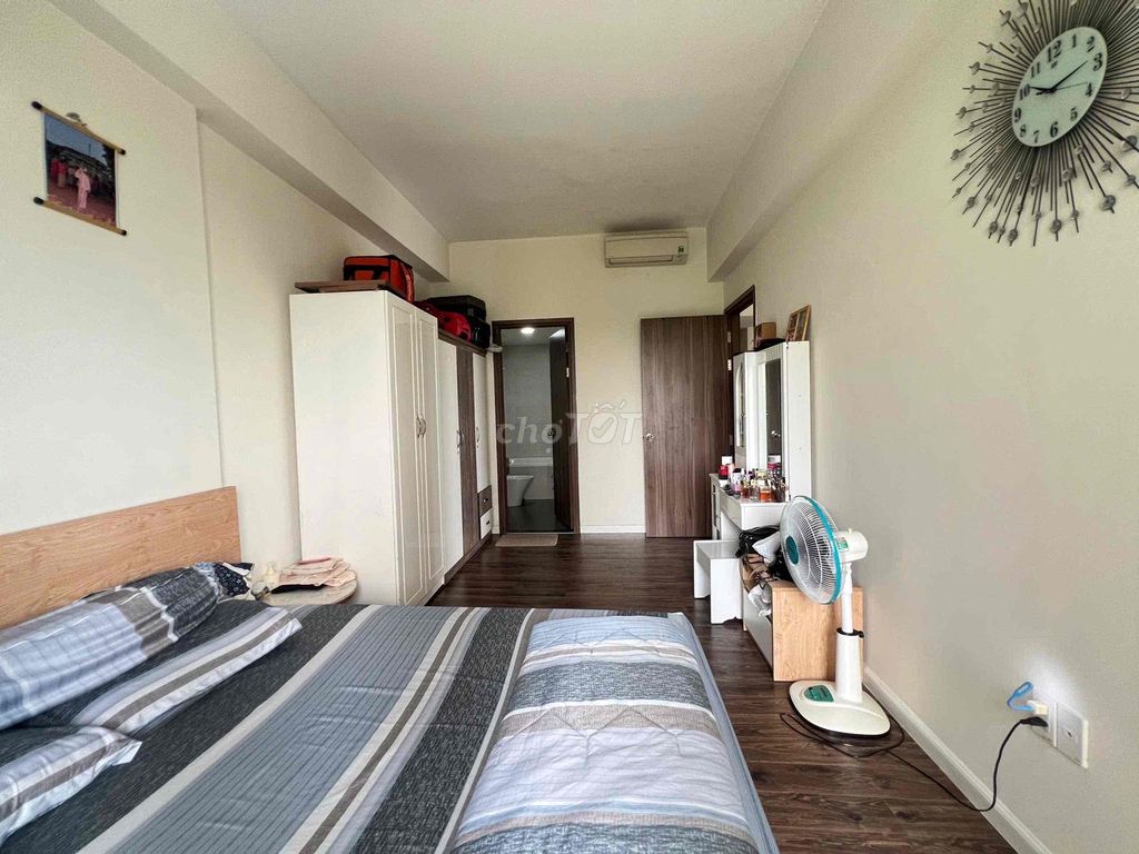 Three bedrooms for rent, good price.