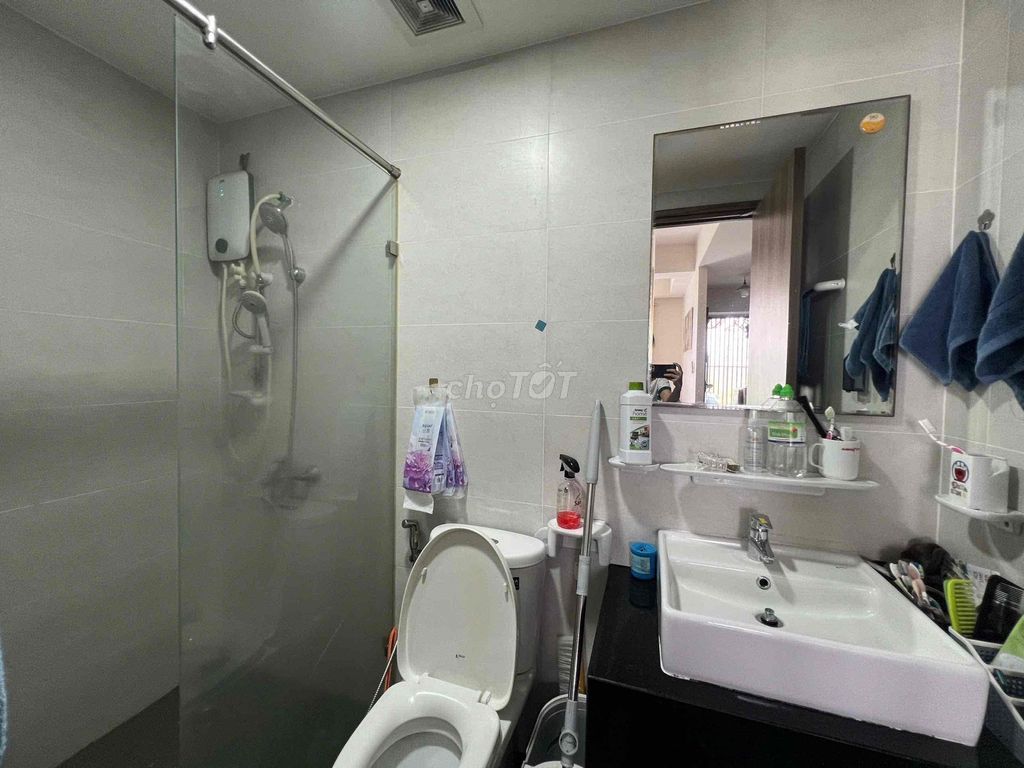 Three bedrooms for rent, good price.