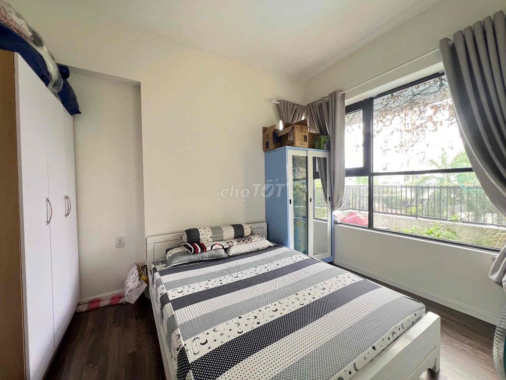 Three bedrooms for rent, good price.