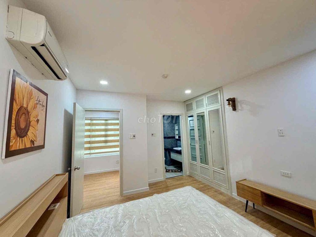 Rent New Sai Gon-2 Bedroom-100m2 in District 1.