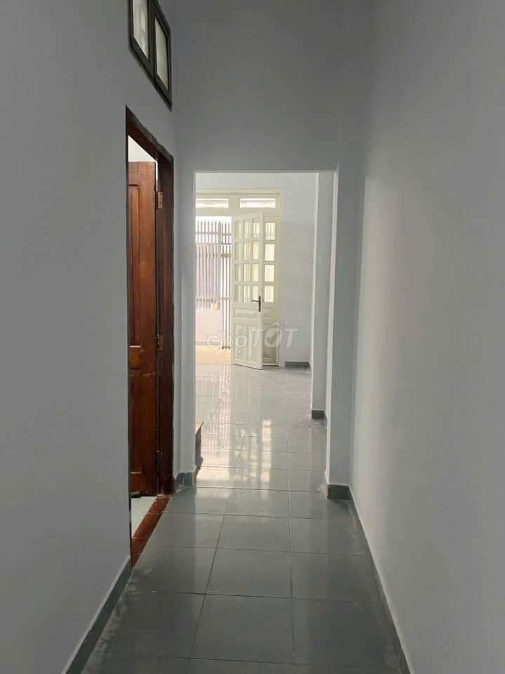 Four bedrooms near the market. Only eight million.