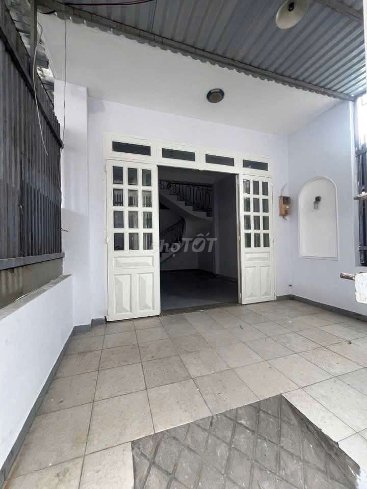 Four bedrooms near the market. Only eight million.