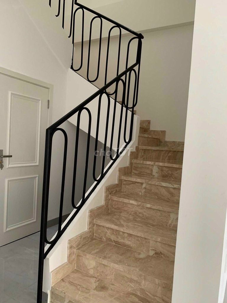 Rent a five-story house at 5 x 30 at 28 million a month.