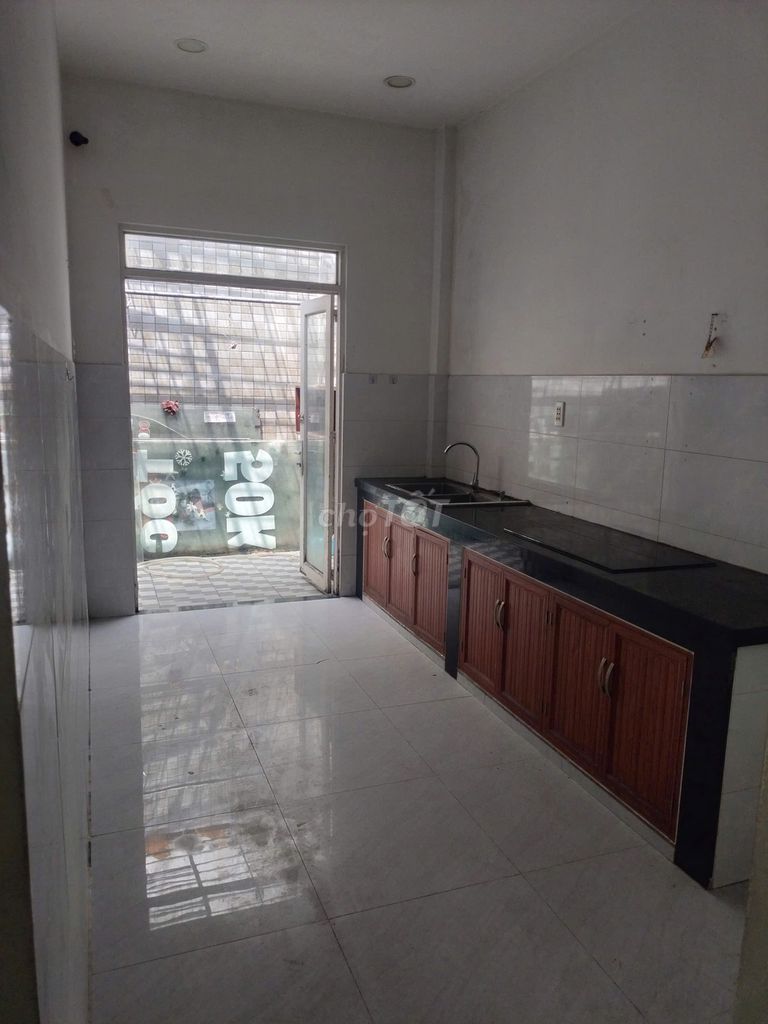 Rent a five-story house at 5 x 30 at 28 million a month.