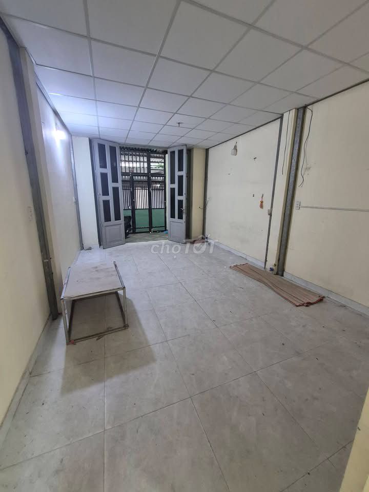 Rent a house near the Super Aeon. area 4x25 m is 11 million