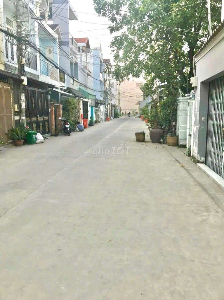 Rent for 923 Tỉnh lộ 10, 15 trieu, three bedrooms, three air conditioning, a sleeping car.