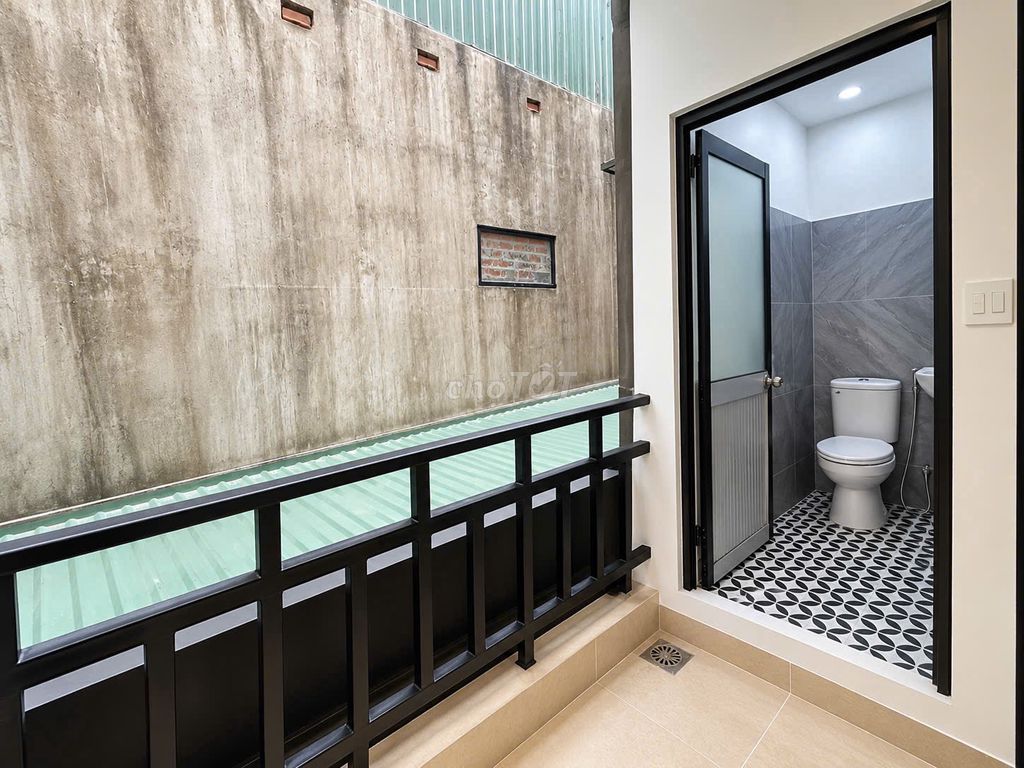 A super-high-high-salt balcony kitchen room.