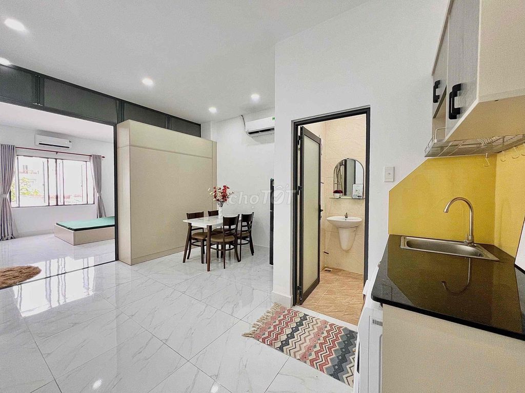 A full-size kitchen room with a cool sky window in front of aeon mall