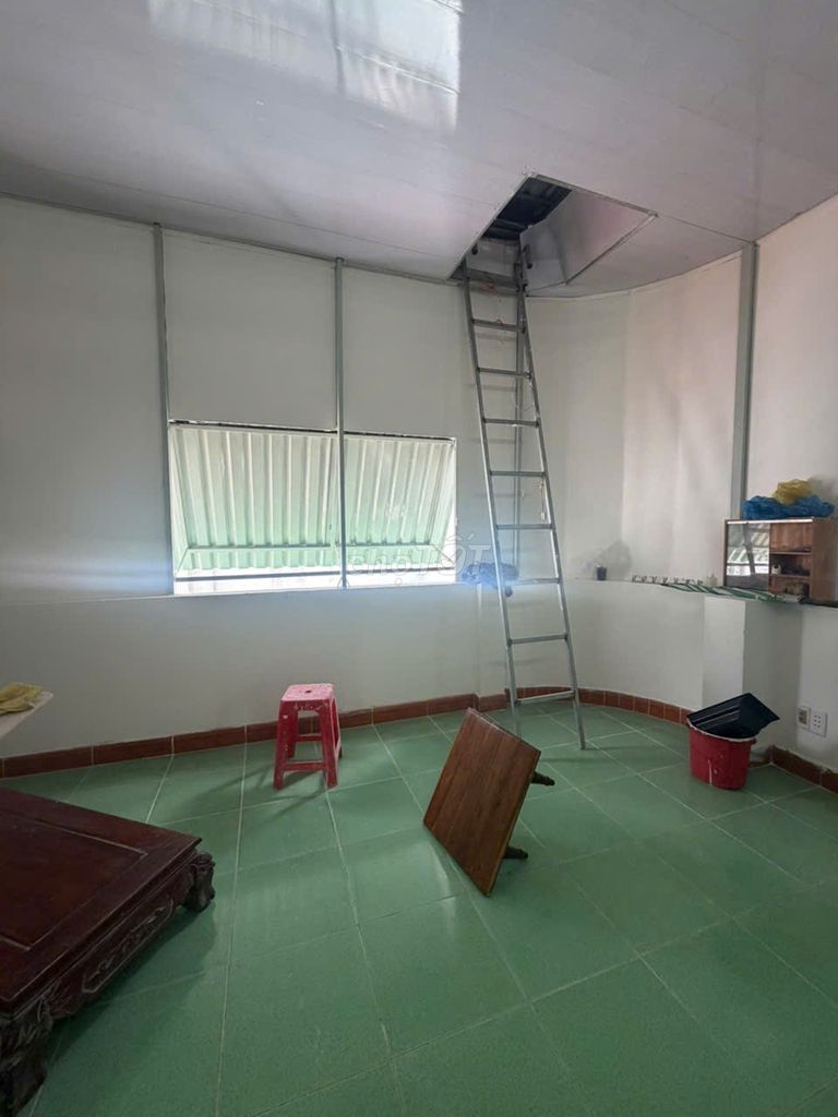 Room bid 1 person stay, 3 million a month, 331 Lê Hồng Phong, District 10.