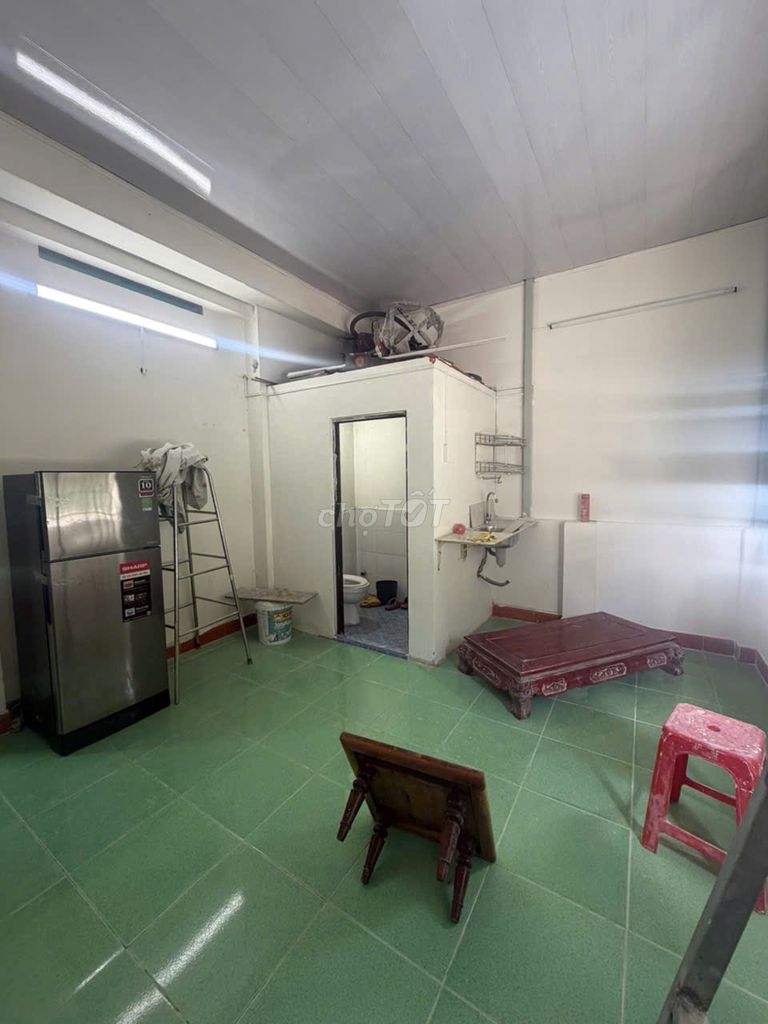Room bid 1 person stay, 3 million a month, 331 Lê Hồng Phong, District 10.