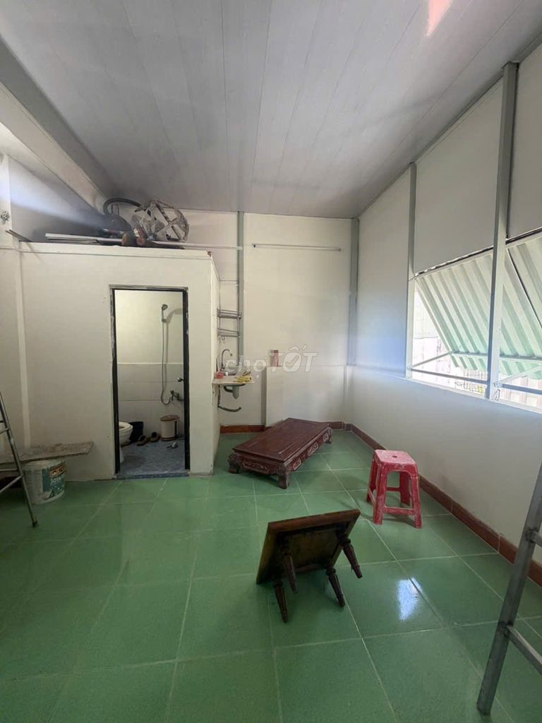 Room bid 1 person stay, 3 million a month, 331 Lê Hồng Phong, District 10.