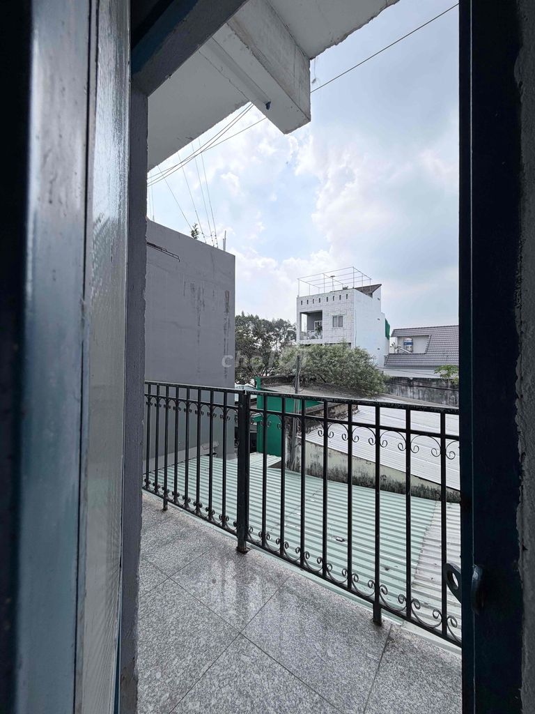 I moved to a new place near work, so I need to move this apartment.