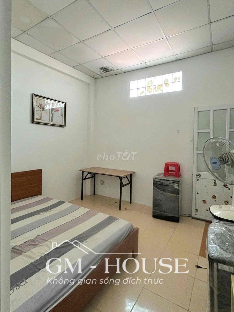 The owner is renting the room. Ngô Đức Kế Bình Thạnh.
