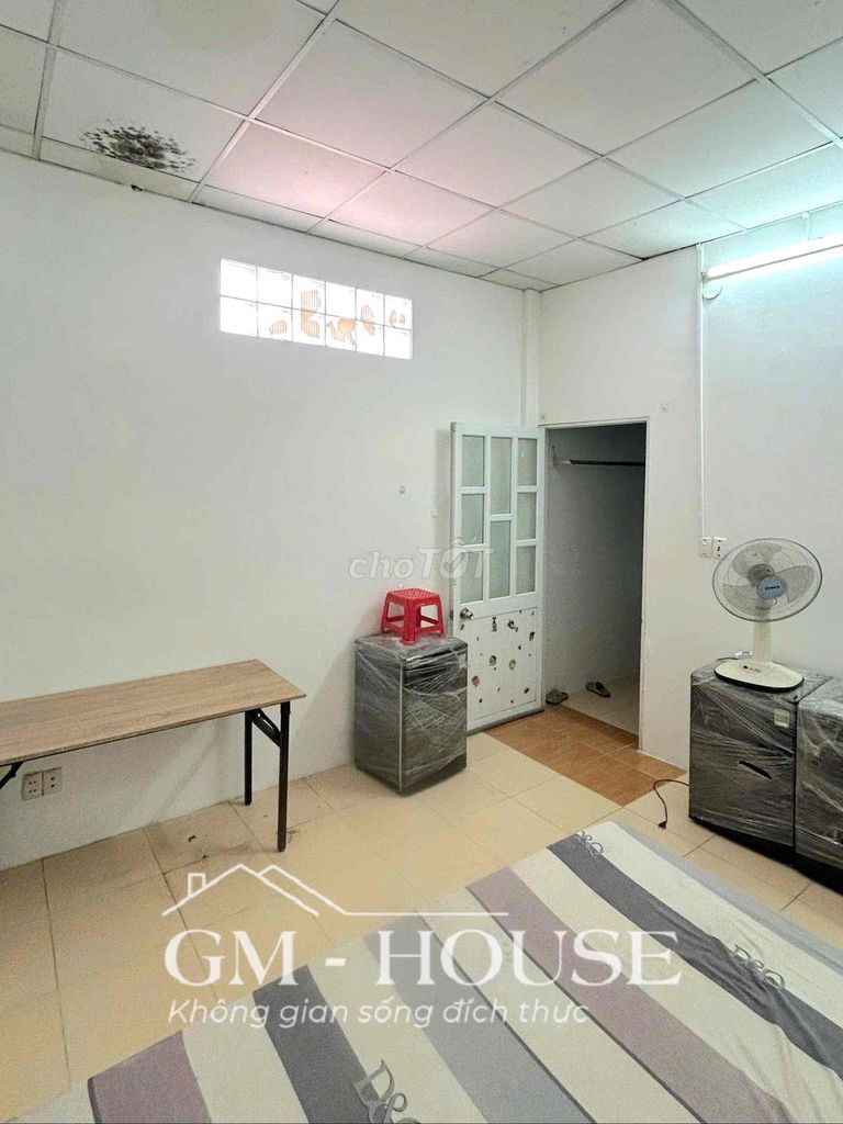 The owner is renting the room. Ngô Đức Kế Bình Thạnh.
