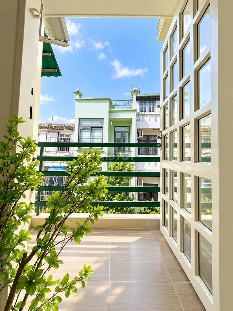 Tô Hiến Thành Street Kitchen Center 10 - Large balcony